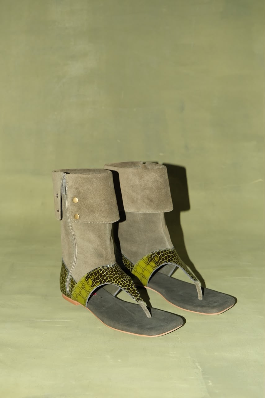 ANKLE CUFF Chappal in Olive